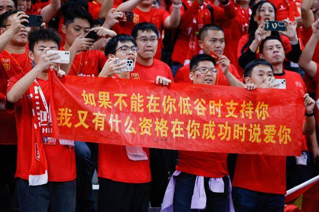 告别传奇：格雷茨卡在拜仁的辉煌八年与16冠成就回顾